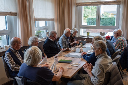 Nach soviel Stadtgeschichte sind alle hungrig und froh in dem netten Restaurant zu sein