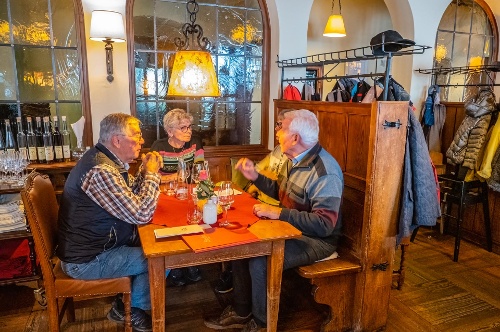 In fröhlicher Runde zum Mittagstisch