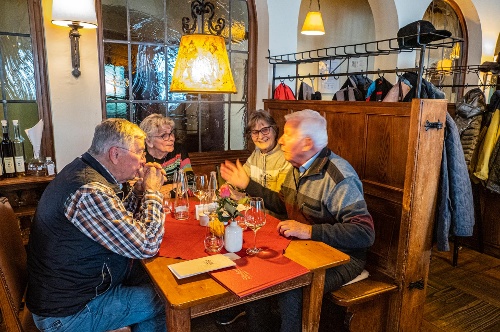 In fröhlicher Runde zum Mittagstisch