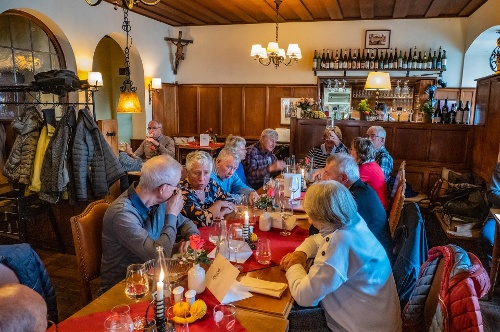 In fröhlicher Runde zum Mittagstisch