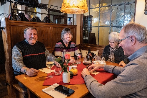 In fröhlicher Runde zum Mittagstisch