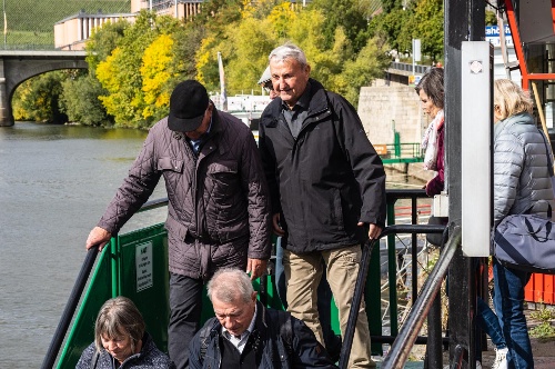 Auf nach Veitshöchheim - das Schiff wird bestiegen