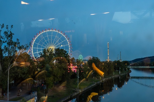 Bei der Heimfahrt noch ein kurzer Blick auf unser Volksfest - dann sind wir zuhause angekommen